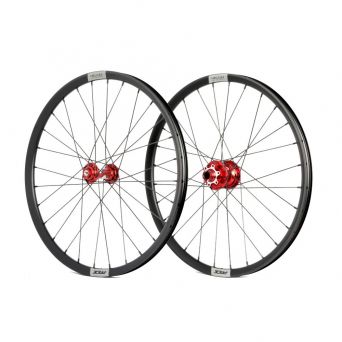 Roues 20" (451) Pride Control V2 Red 15mm - Helium M21 Disque